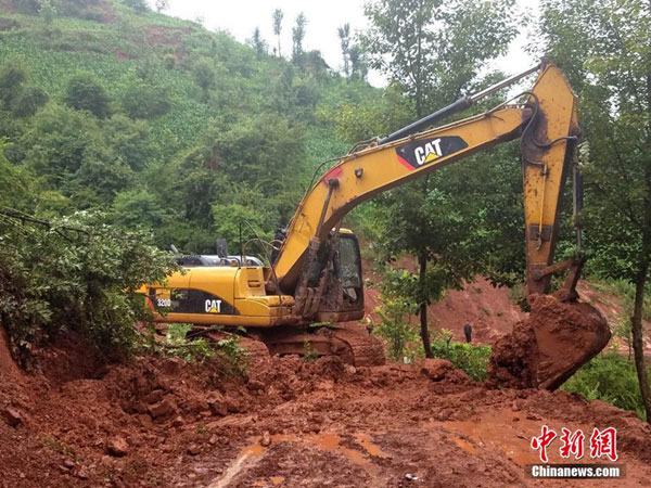 Photo taken on June 26, 2016 shows a landslide happened in a mountain village in Meigu County, southwest China's Sichuan province. [Photo: Chinanews.com] 