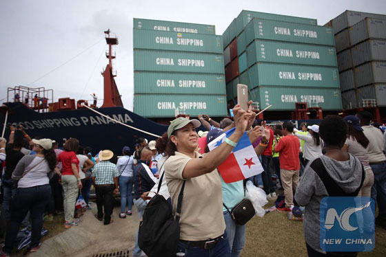 Residents welcome the container vessel COSCO Shipping Panama at the expanded Panama Canal in the city of Colon, capital of Colon Province, Panama, on June 26, 2016. [Photo/Xinhua]