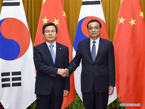 Chinese Premier Li Keqiang (R) holds talks with South Korean Prime Minister Hwang Kyo-ahn who came to visit China and attend the Annual Meeting of the New Champions 2016, or the Summer Davos Forum, in Beijing, capital of China, June 28, 2016. [Photo/Xinhua]