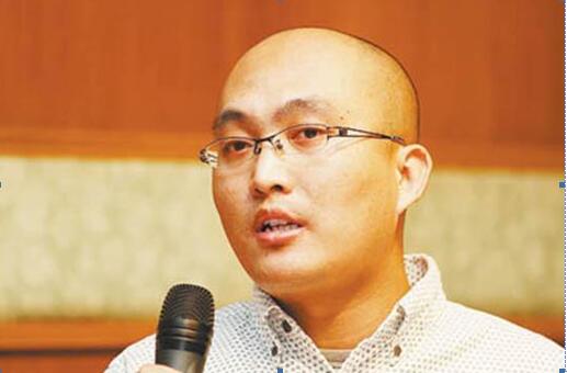 Jin Bo, the 34-year-old vice editor-in-chief at Tianya Club, passed out and died soon after at a metro station in Beijing on June 29. [File photo] 