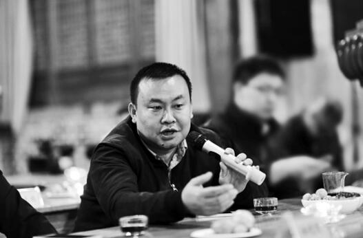 Du Shaoling, the 42-year-old editor-in-chief at Chuncheng Wanbao, or Yunnan Evening News, woke up not breathing properly and died soon after on June 16. [Photo / Yunnan.cn] 
