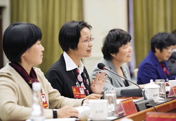 Han Xiqiu, representative of the Zhejiang delegation, makes a speech at a meeting during the 18th National Congress of the Communist Party of China.