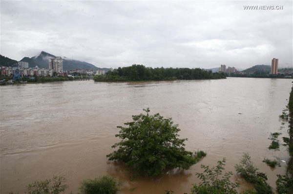 Photo taken on July 3, 2016 shows the surging Xiuhe River running through downtown Xiushui County, east China's Jiangxi Province. Parts of Xiushui became waterlogged due to torrential rainfall Sunday. [Photo/Xinhua]