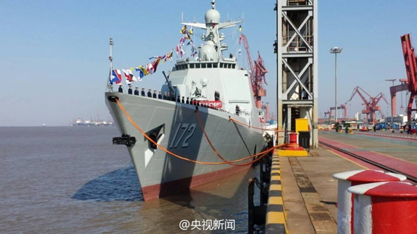 'Kunming,' the first 052D destroyer, was put into use on March 21, 2014. (Photo/Official Weibo account of CCTV)