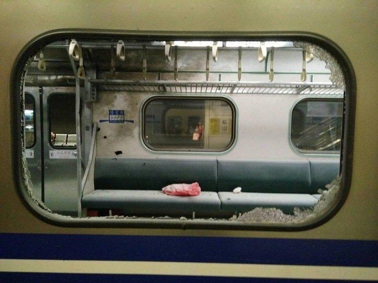 A section of a commuter train moving nearby Songshan Railway Station exploded on the night of July 7, 2016 in Taipei city, Taiwan. About 20 people were injured in the incident. [Photo: CCTV]