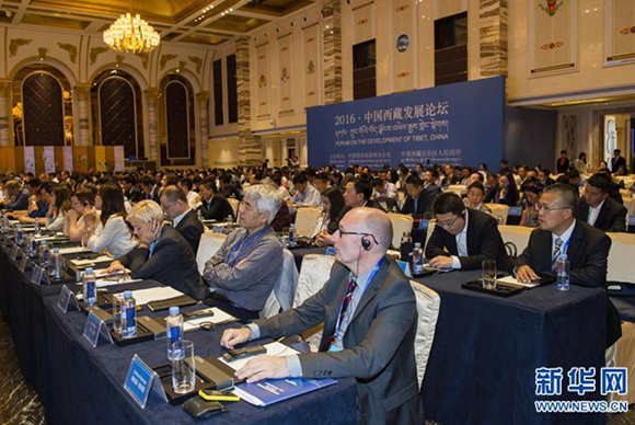 Foreign researchers and journalists attend the 2016 Forum on the Development of Tibet in Lhasa on July 8, 2016. [Photo/Xinhua]