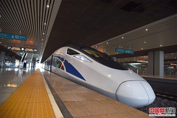 The train is ready to start at the Zhengzhou Railway Station, Henan Province, on July 15, 2016. [Photo by Wang Huairong/China.com.cn] 