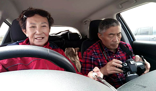 Chen Aiwu(left),a 64-year-old former bus driver, and her 66-year-old husband, Wang Dongsheng,spent 19 days driving around the US west. [Photo/China Daily]