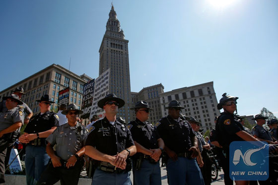Security forces stand guard in Cleveland Public Square in downtown Cleveland during the Republican National Convention in Ohio, U.S., July 19, 2016. [Photo/Xinhua]