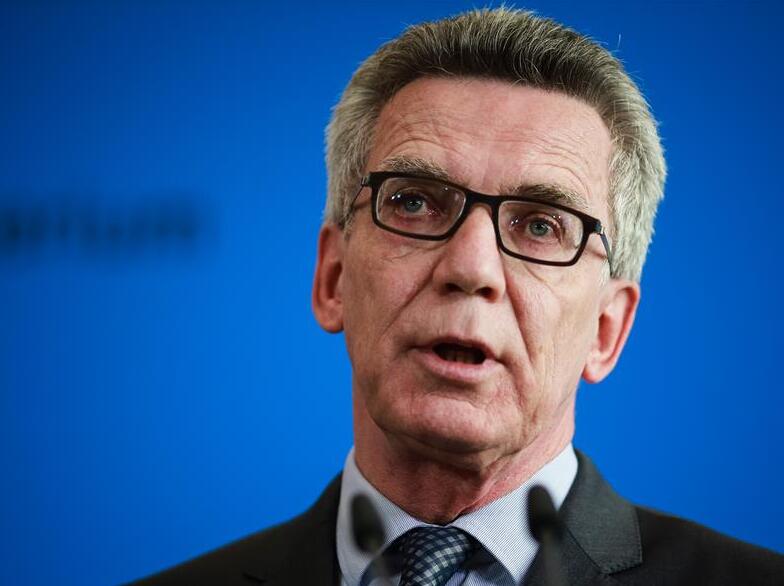 German Interior Minister Thomas de Maiziere addresses a press conference in Berlin, Germany, July 25, 2016. Thomas de Maiziere said Monday a terrorism link to the suicide attack in Ansbach could not be ruled out. (Xinhua/Zhang Fan) 