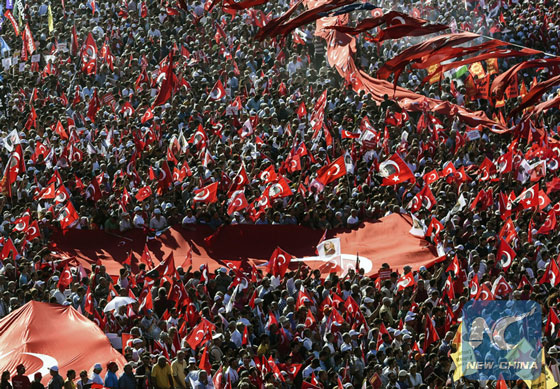 Supporters of various political parties shout slogans and hold Turkish flags and pictures of Ataturk, founder of modern Turkey, in Istanbul's Taksim Square on July 24, 2016. [Photo/Xinhua]