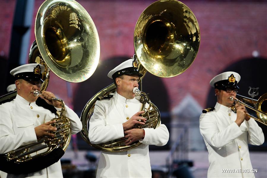 Finnish Navy Band perform at a massive march show during the Hamina Tattoo International Military Music Festival in Hamina, Finland, Aug. 4, 2016. (Xinhua/Zhang Xuan) 