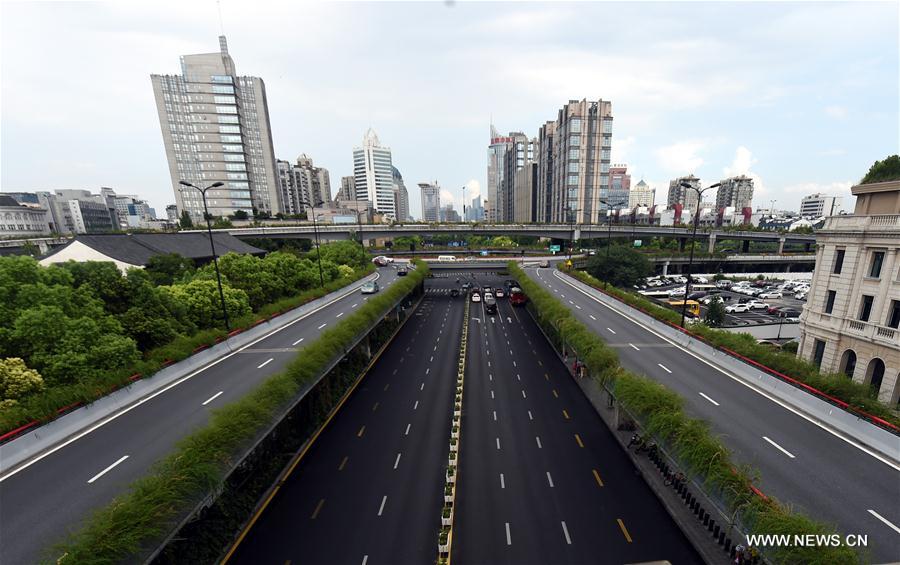 Photo taken on Aug. 22, 2016 shows the West Lake Road in Hangzhou, capital of east China's Zhejiang Province. Hangzhou has been massively upgrading the city's infrastructure with such improvements as repaving roads, expanding its subway system and dredging waterway for the G20 summit over the last couple of years. [Photo/Xinhua]