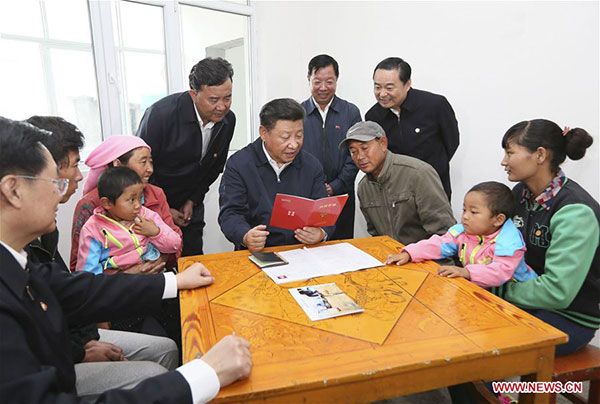 Chinese President Xi Jinping learns about implementation of poverty alleviation measures at the home of villager Lyu Youjin in Wushi Township of Huzhu Tu Autonomous County in Haidong, Qinghai province, Aug 23, 2016. Xi made an inspection tour in Qinghai from Aug 22 to 24. [Photo/Xinhua] 