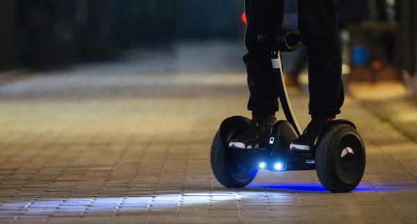 Electric scooters and segways are enjoying enormous popularity in China. [File photo: 21cn.com]