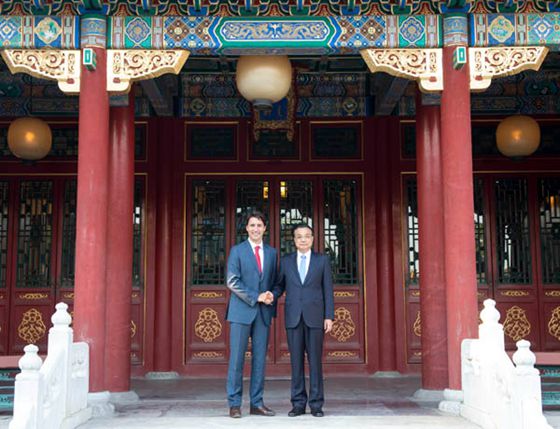 Premier Li Keqiang meets Canadian Prime Minister Justin Trudeau in the Forbidden City in Beijing, Aug 30, 2016. [Photo/chinadaily.com.cn]