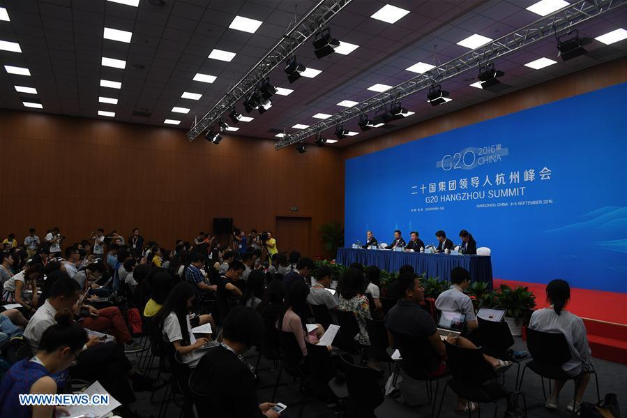 A press conference of the Business 20 (B20) summit is held in Hangzhou, capital of east China's Zhejiang Province, Sept. 1, 2016. [Xinhua]