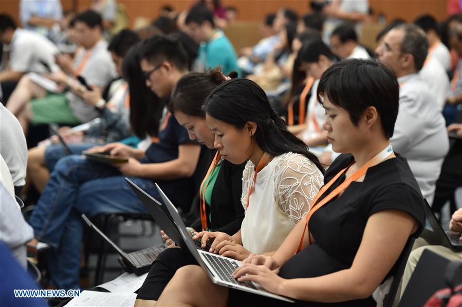 Journalists attend a press conference of the Business 20 (B20) summit in Hangzhou, capital of east China's Zhejiang Province, Sept. 1, 2016. [Xinhua]