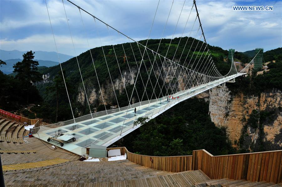 Photo taken on July 29, 2016 shows the glass bridge at the Grand Canyon of Zhangjiajie National Forest Park, central China's Hunan Province. [Xinhua]