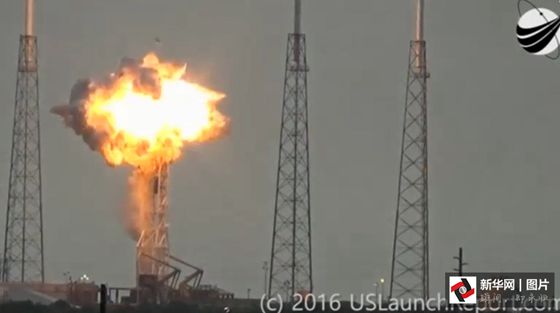 SpaceX's Falcon 9 rocket exploded Thursday on its launch pad at Cape Canaveral, Florida, dealing a blow to the California-based company's ambitious space exploration project. [Photo/Xinhua]