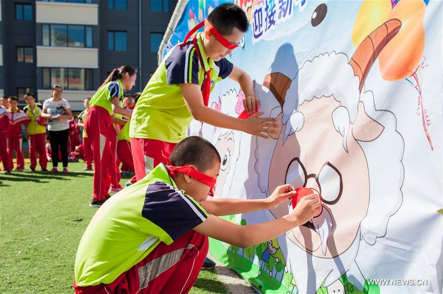 Students play games at Tongshunjie Primary School in Yuquan District of Hohhot, capital of north China&apos;s Inner Mongolia Autonomous Region, Sept. 2, 2016. Activities were held at Tongshunjie Primary School on Friday to help students quickly adapt themselves to the new school life. (Xinhua/Ding Genhou) 