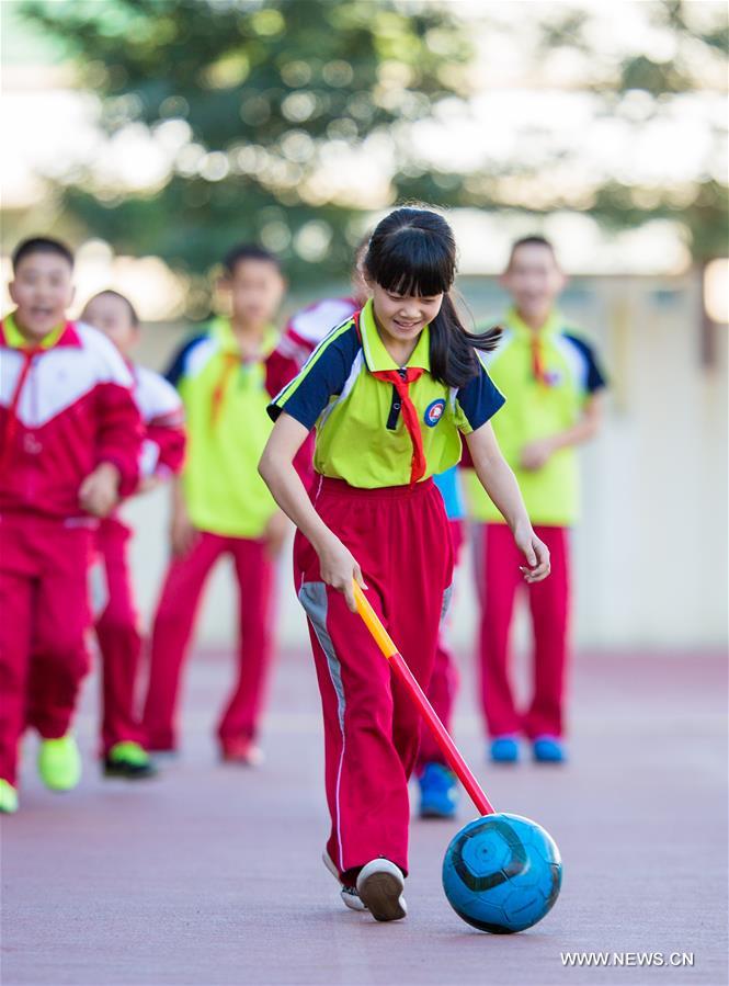 Students play games at Tongshunjie Primary School in Yuquan District of Hohhot, capital of north China&apos;s Inner Mongolia Autonomous Region, Sept. 2, 2016. Activities were held at Tongshunjie Primary School on Friday to help students quickly adapt themselves to the new school life. (Xinhua/Ding Genhou) 