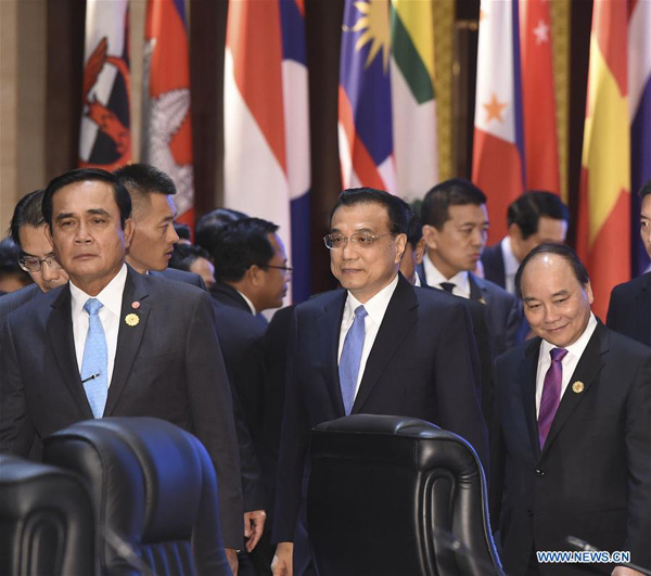 Chinese Premier Li Keqiang (C, front) attends the 19th summit between China and the Association of Southeast Asian Nations (ASEAN) to commemorate the 25th Anniversary of China-ASEAN Dialogue Relations, in Vientiane, Laos, Sept. 7, 2016. (Xinhua/Gao Jie) 