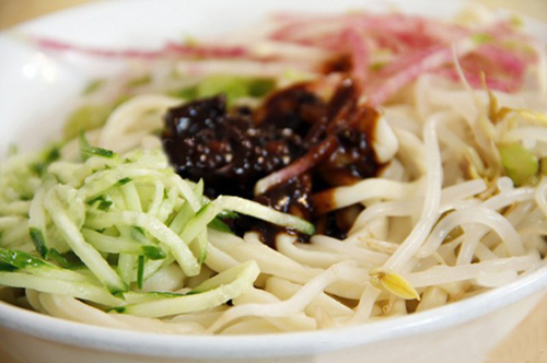 Noodles with Soybean, one of the 'Top 10 renowned Chinese noodles' by China.org.cn. 