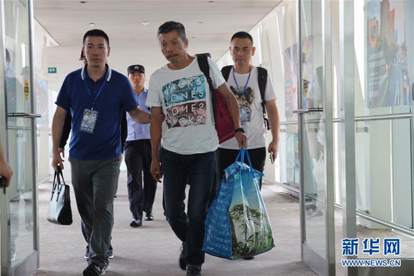 A fugitive repatriated from France arrives in Beijing on September 15, 2016. [Photo: Xinhua]