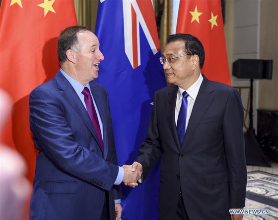 Chinese Premier Li Keqiang (R) meets with his New Zealand counterpart John Key in New York, Sept. 19, 2016. [Photo/Xinhua] 