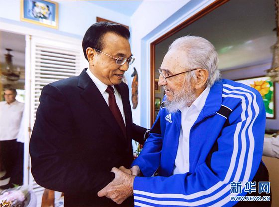 Chinese Premier Li Keqiang (L) visits Cuban revolutionary leader Fidel Castro in Havana, Cuba, Sept. 25, 2016. [Photo/Xinhua]