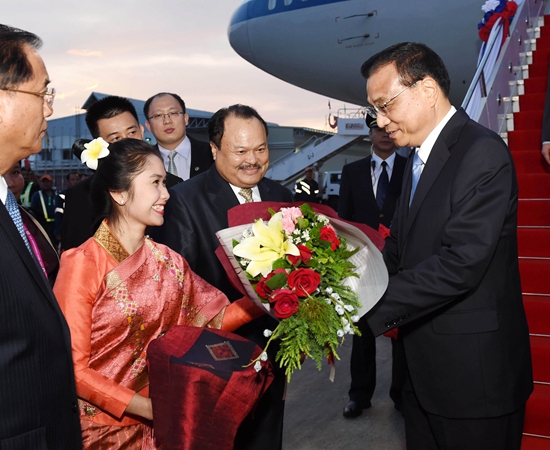 Chinese Premier Li Keqiang (R) arrives in the Laotian capital of Vientiane on Sept. 6, 2016, setting in motion his first official visit to the country. Li will also attend the 19th China-ASEAN (10+1) leaders' meeting, and the 19th meeting of the leaders of ASEAN-China, Japan and South Korea (10+3).