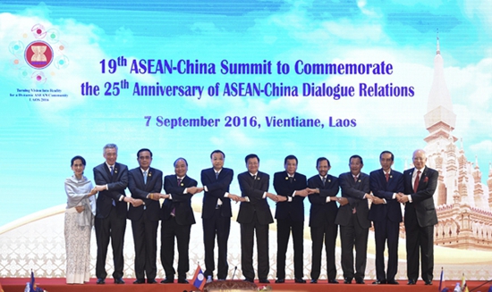 Chinese Premier Li Keqiang (5th L) attends the 19th summit between China and the Association of Southeast Asian Nations (ASEAN) to commemorate the 25th Anniversary of China-ASEAN Dialogue Relations, in Vientiane, Laos, Sept. 7, 2016.