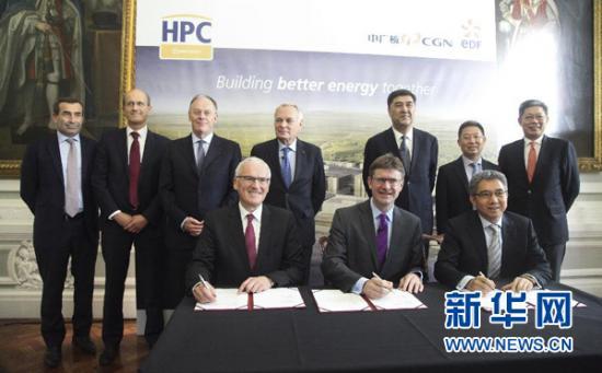 (L-R) Jean-Bernard Levy chairman of EDF Group, Greg Clark Secretary of State for Business, Energy and Industrial Strategy and He Yu chairman of CGN at a signing ceremony in London to finalise the deal to build Hinkley Point, the first new UK nuclear power station in a generation, September 29, 2016. [Xinhua]