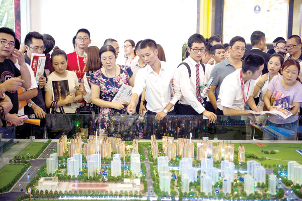 Prospective buyers attend a real estate trade fair in Chengdu, capital of Sichuan province, on Monday. People will only be allowed to purchase one property in certain areas of the city, while those buying a second property will need to make a down payment of no less than 40 percent of the purchase price, the local government said. [Provided to China Daily]