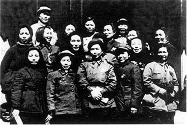 Some of the female soldiers who participated in the Long March pose for a group photo in Beijing in 1949. [File photo from cpcnews.cn]