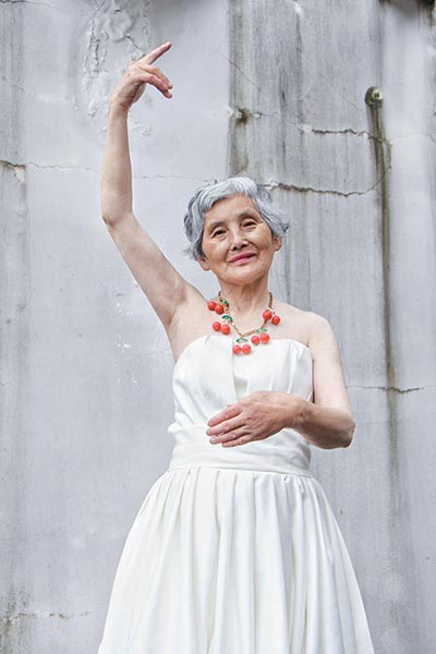 Huang Citong, a 74-year-old retired factory worker in Changsha, Hunan province, has changed people's stereotypes of old grandmas. [Photo provided to China Daily]