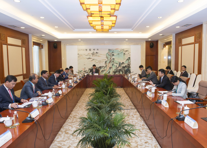 Minister Song Tao of the International Department of the Central Committee of the Communist Party of China (CPC) meets a delegation headed by Sar Kheng, Vice Chairman of Cambodian People's Party and Deputy Prime Minister of Cambodia, on the sidelines of 'The CPC Dialogue with the World 2016,' held in Chongqing from Oct. 13-15.