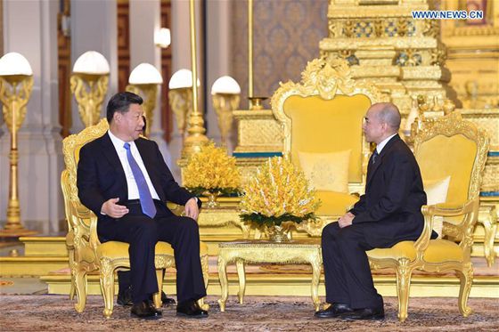 Chinese President Xi Jinping meets with Cambodian King Norodom Sihamoni in Phnom Penh, capital of Cambodia, Oct. 13, 2016. [Photo/Xinhua]
