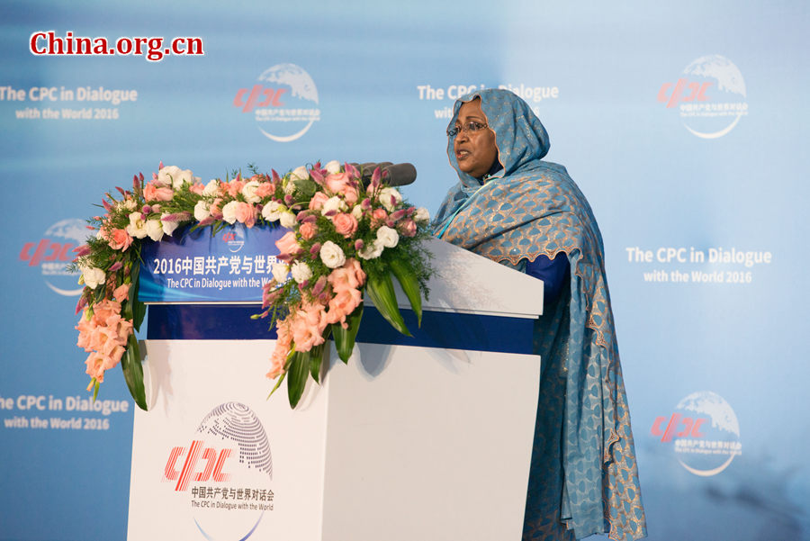 Badria Suliman Abbass, deputy speaker of the Republic of Sudan, speaks at the closing ceremony of the CPC in Dialogue with the World 2016 held in southwest China's Chongqing Municipality on Oct. 15, 2016. [Photo by Chen Boyuan / China.org.cn]