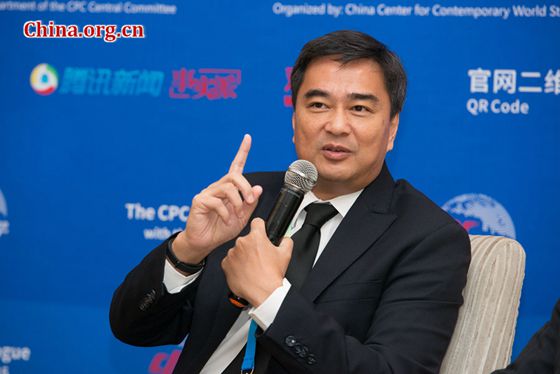 Former Thai Prime Minister Abhisit Vejjajiva takes questions on Oct. 13 from Chinese media on the sidelines of the CPC in Dialogue with the World 2016 held in Chongqing. [Photo by Chen Boyuan/China.org.cn] 