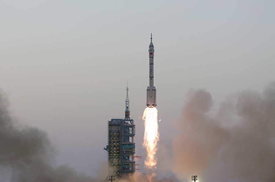 Shenzhou XI manned spacecraft blasts off from the Jiuquan Satellite Launch Center in Northwest China, Oct 17, 2016. [Photo by Feng Yongbin/chinadaily.com.cn]