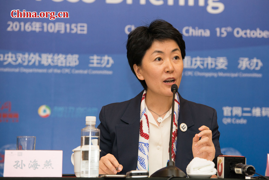 Ms. Sun Haiyan, director-general of the Information Center at the International Department of CPC Central Committee (IDCPC), the organizer of the CPC in Dialogue with the World 2016, responds to questions on the forum at the press briefing held upon the conclusion of the forum on the afternoon of Oct. 15, 2016 in Chongqing Municipality, southwest China. [Photo by Chen Boyuan / China.org.cn]