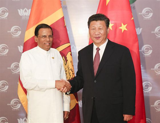 Chinese President Xi Jinping meets with Sri Lankan President Maithripala Sirisena in the western Indian state of Goa, Oct. 16, 2016. [Photo/Xinhua]