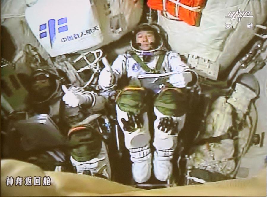 Photo taken on Oct. 19, 2016 shows the screen at the Beijing Aerospace Control Center showing astronauts Jing Haipeng (R) and Chen Dong celebrating on the success of the automated docking between Shenzhou-11 manned spacecraft and the space lab Tiangong-2. The Shenzhou-11 manned spacecraft successfully completed its automated docking with the orbiting Tiangong-2 space lab Wednesday morning, according to Beijing Aerospace Control Center. (Xinhua/Ju Zhenhua) 