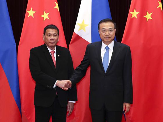 Chinese Premier Li Keqiang (R) meets with Philippine President Rodrigo Duterte at the Great Hall of the People in Beijing, capital of China, Oct. 20, 2016. [Photo/Xinhua]