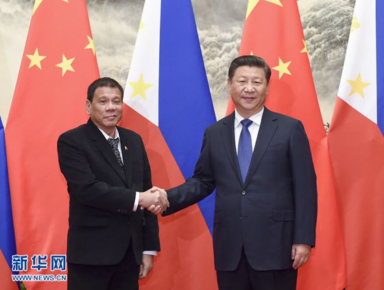 Chinese President Xi Jinping (R) meets with his Philippine counterpart Rodrigo Duterte at the Great Hall of the People in Beijing, capital of China, Oct. 20, 2016. [Photo/Xinhua]