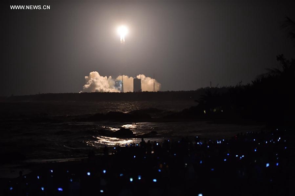 China's newly-developed heavy-lift carrier rocket Long March-5 blasts off from the Wenchang Space Launch Center in south China's Hainan Province, Nov. 3, 2016. China on Thursday successfully launched Long March-5 carrier rocket in Wenchang. [Photo/Xinhua]