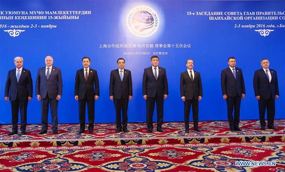 Chinese Premier Li Keqiang (4th L) poses for a group photo with other leaders at the 15th Shanghai Cooperation Organization (SCO) prime ministers' meeting in Bishkek, Kyrgyzstan, Nov. 3, 2016. [Photo/Xinhua]