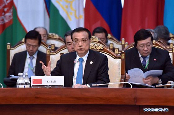 Chinese Premier Li Keqiang (C) attends the 15th Shanghai Cooperation Organization (SCO) prime ministers' meeting in Bishkek, Kyrgyzstan, Nov. 3, 2016. [Photo/Xinhua] 